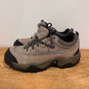 Columbia‎ women’s tan and black traverse hiking shoes size 8 EUC